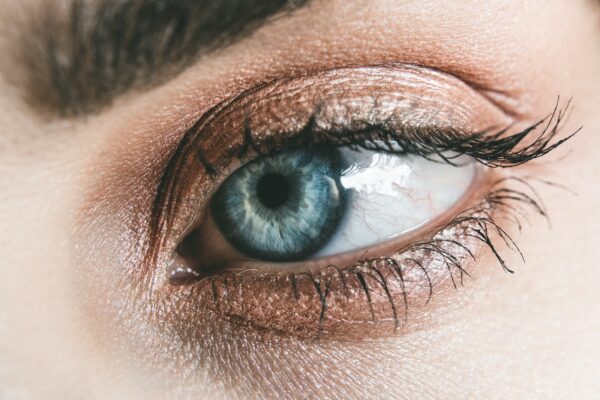 Comment adapter le rehaussement de cils à différentes formes d’yeux